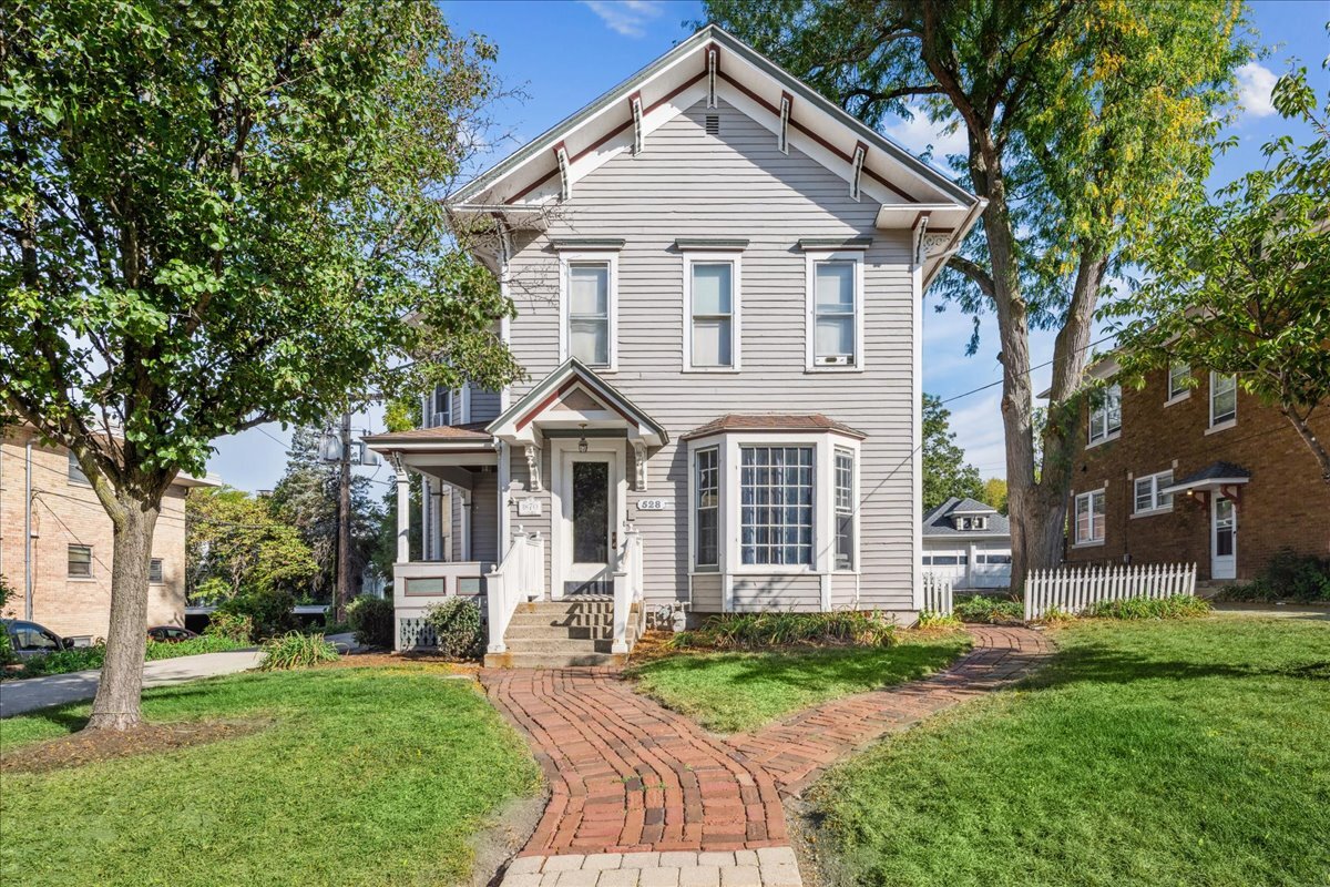 528 E Chicago St, Elgin, IL à vendre Photo de l’immeuble– Image 1 sur 5