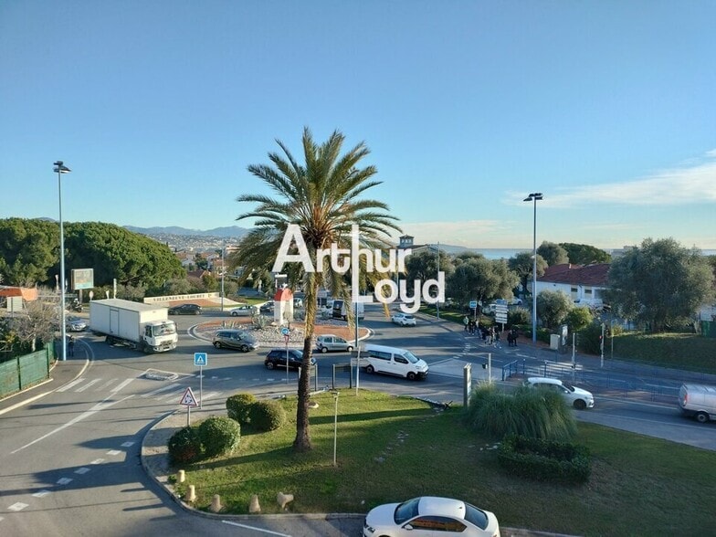 866 Route Départementale, Villeneuve Loubet à louer - Photo de l’immeuble – Image 1 sur 2