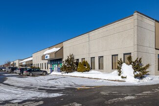 Plus de détails pour 3401-3421 Boul Industriel, Laval, QC - Industriel/Logistique à louer