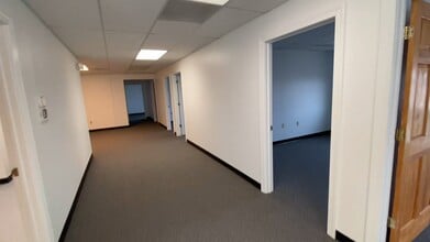 10529-10535 Crestwood Dr, Manassas, VA à louer - Vidéo sur l’annonce professionnelle 