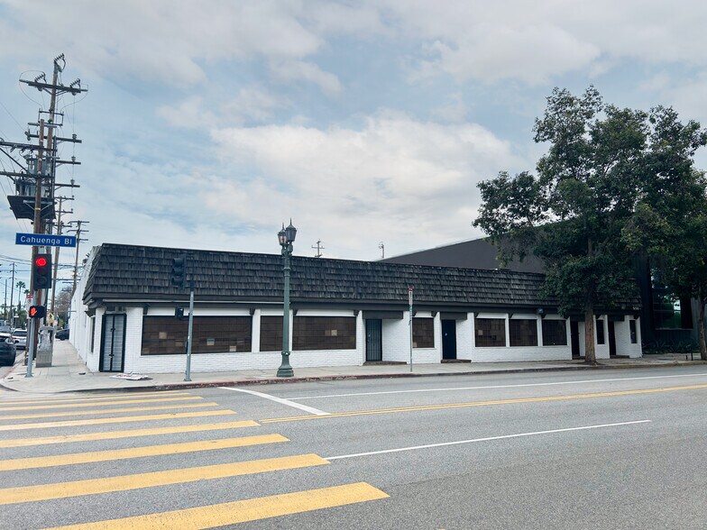 950 N Cahuenga Blvd, Los Angeles, CA à louer - Photo de l’immeuble – Image 2 sur 7