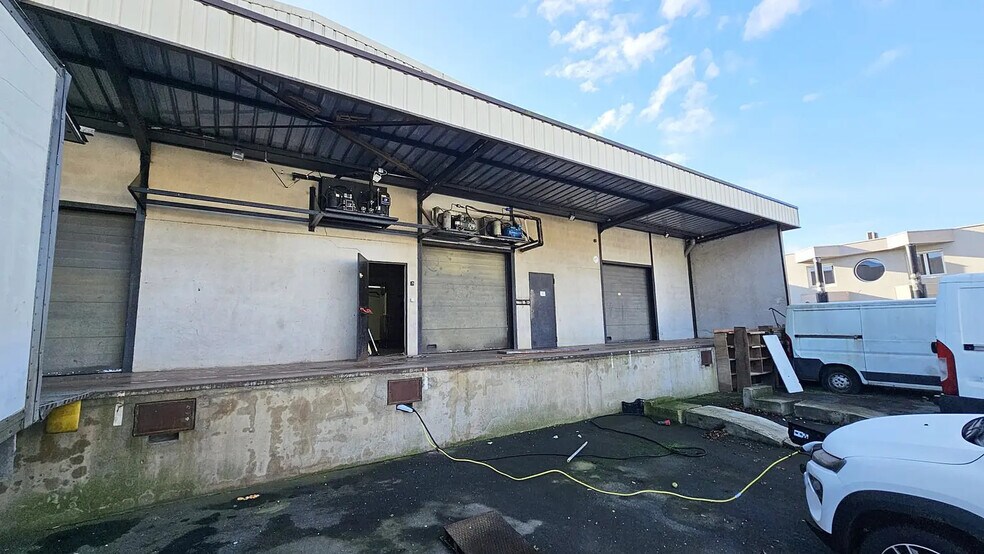 Local d’activités dans Le Plessis-Trévise à louer - Photo de l’immeuble – Image 1 sur 12