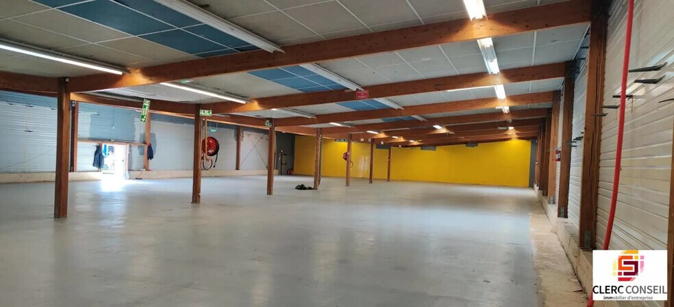 Local commercial dans Gruchet-le-Valasse à louer - Photo de l’immeuble – Image 3 sur 7