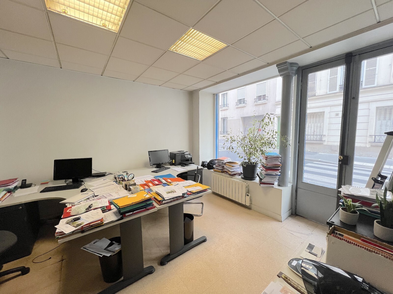 Local commercial dans Paris à vendre Photo de l’immeuble– Image 1 sur 11