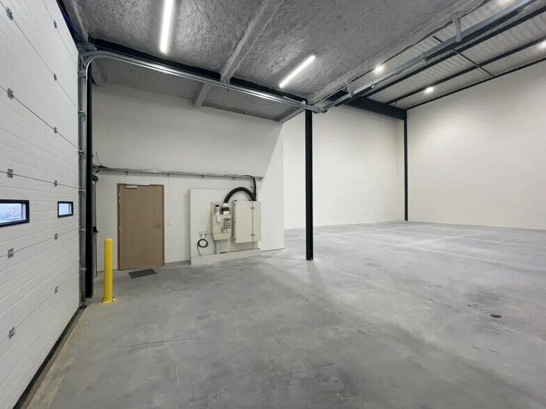 Rue Des Beaux Soleils, Osny à louer - Photo de l’immeuble – Image 3 sur 11