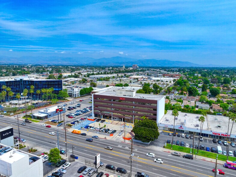 5900 Sepulveda Blvd, Van Nuys, CA à vendre - Photo de l’immeuble – Image 2 sur 23