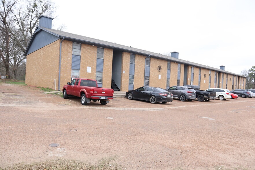 714 Taylor Dr, Winnsboro, TX à vendre - Photo principale – Image 1 sur 14