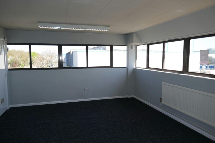 11 Harold Close, Harlow à louer - Photo de l’immeuble – Image 3 sur 3