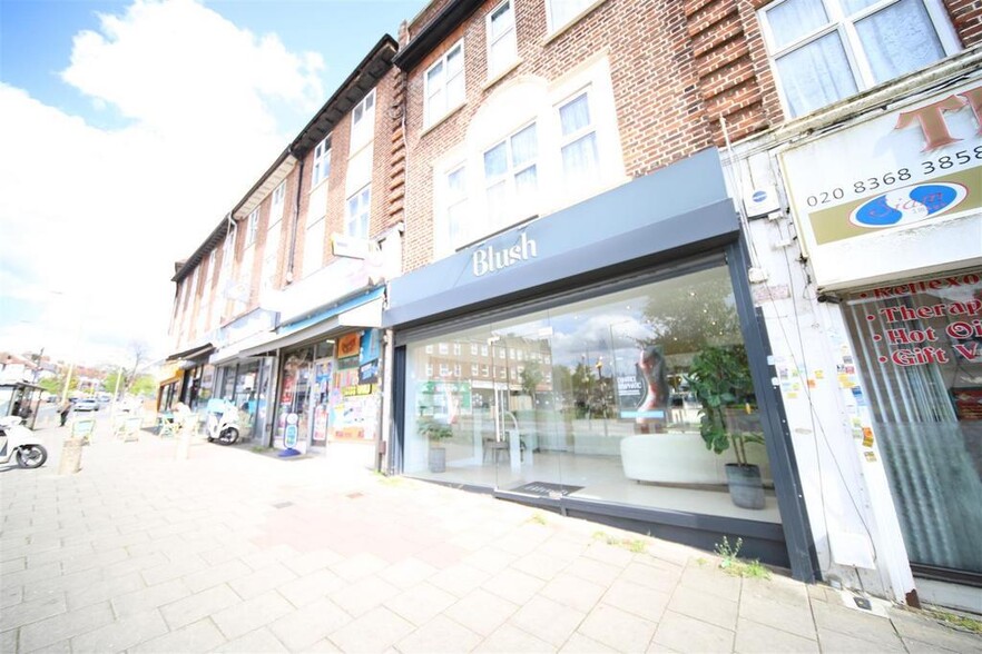 15 Hampden Sq, Londres à vendre - Photo de l’immeuble – Image 1 sur 8