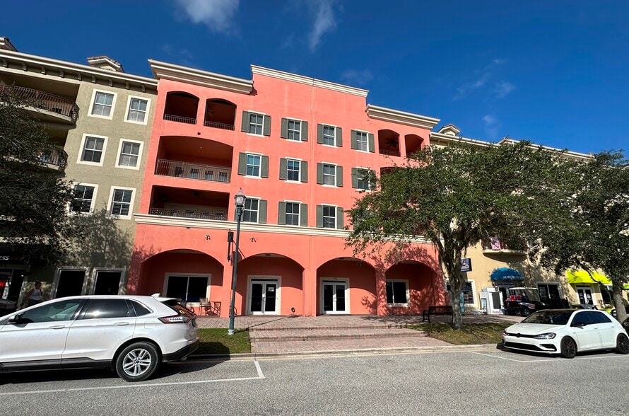 424 Luna Bella Ln, New Smyrna Beach, FL à vendre - Photo de l’immeuble – Image 1 sur 16
