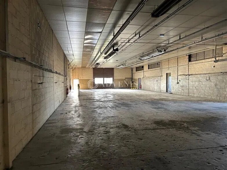 Industriel/Logistique dans Nazelles-Négron à vendre - Photo de l’immeuble – Image 1 sur 5