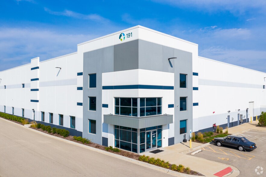 191 E North Ave, Carol Stream, IL à louer - Photo de l’immeuble – Image 2 sur 8