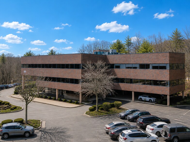 100 Dutch Hill Rd, Orangeburg, NY à louer - Photo de l’immeuble – Image 2 sur 69