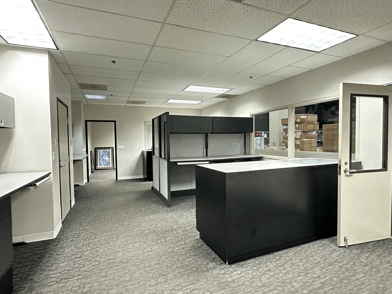 1166 W Garvey Ave, Monterey Park, CA à louer - Photo de l’immeuble – Image 3 sur 20