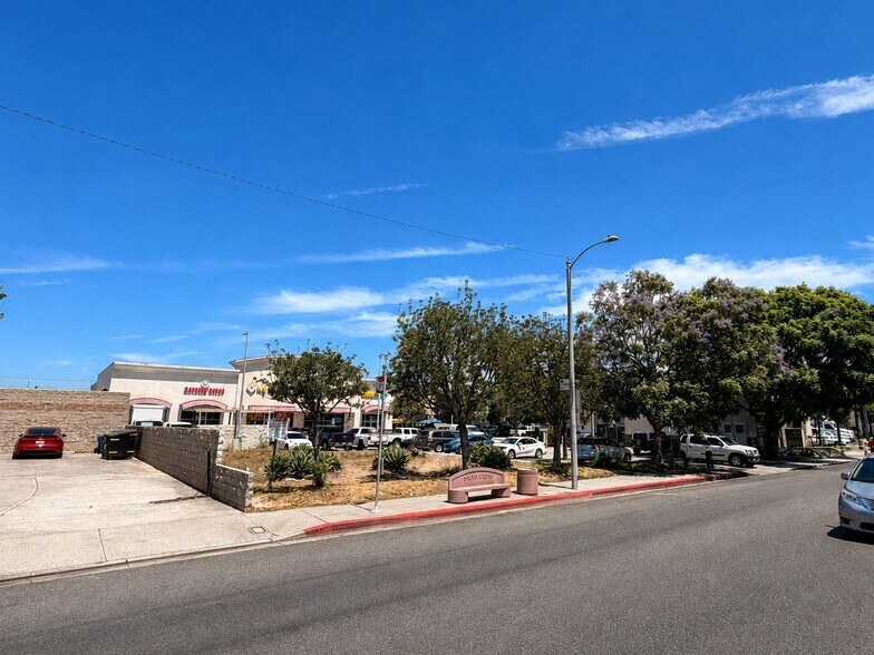 7355 Rosecrans Ave, Paramount, CA à louer - Photo de l’immeuble – Image 2 sur 8