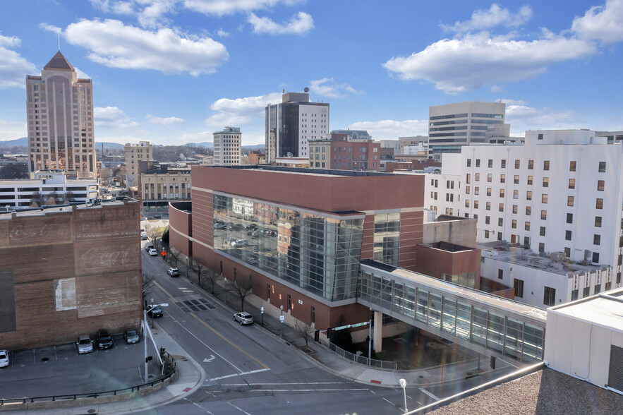 120 Salem Ave SW, Roanoke, VA à louer - Photo de l’immeuble – Image 1 sur 1