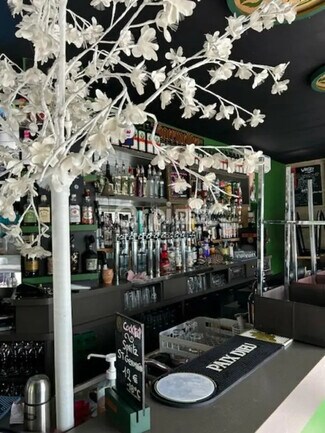 Plus de détails pour Local commercial à louer