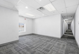 9241 34A Av NW, Edmonton, AB à louer Photo intérieure– Image 2 sur 12