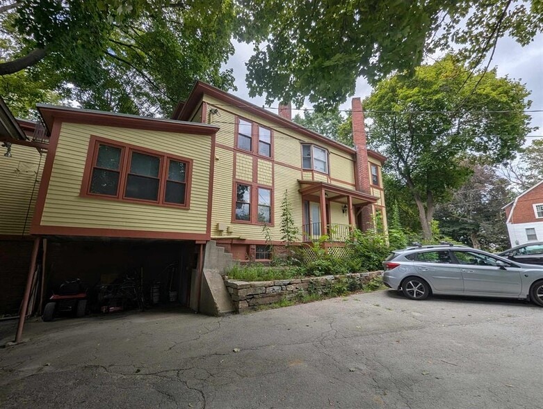 25 Mulberry St, Claremont, NH à vendre - Photo principale – Image 1 sur 15