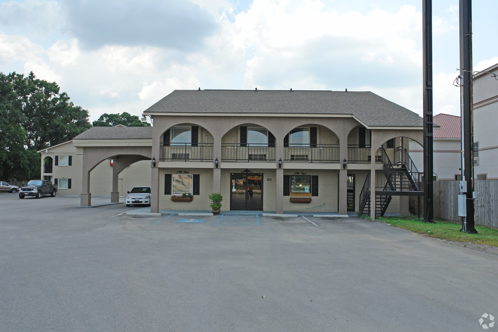 2111 NW Evangeline Trwy, Lafayette, LA à vendre Photo principale– Image 1 sur 14