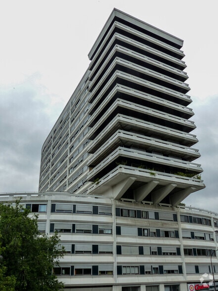 Immeuble residentiel dans Paris à vendre - Photo de l’immeuble – Image 2 sur 3