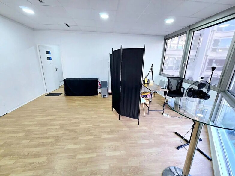 Bureau dans Noisy-le-Grand à vendre - Photo de l’immeuble – Image 2 sur 5