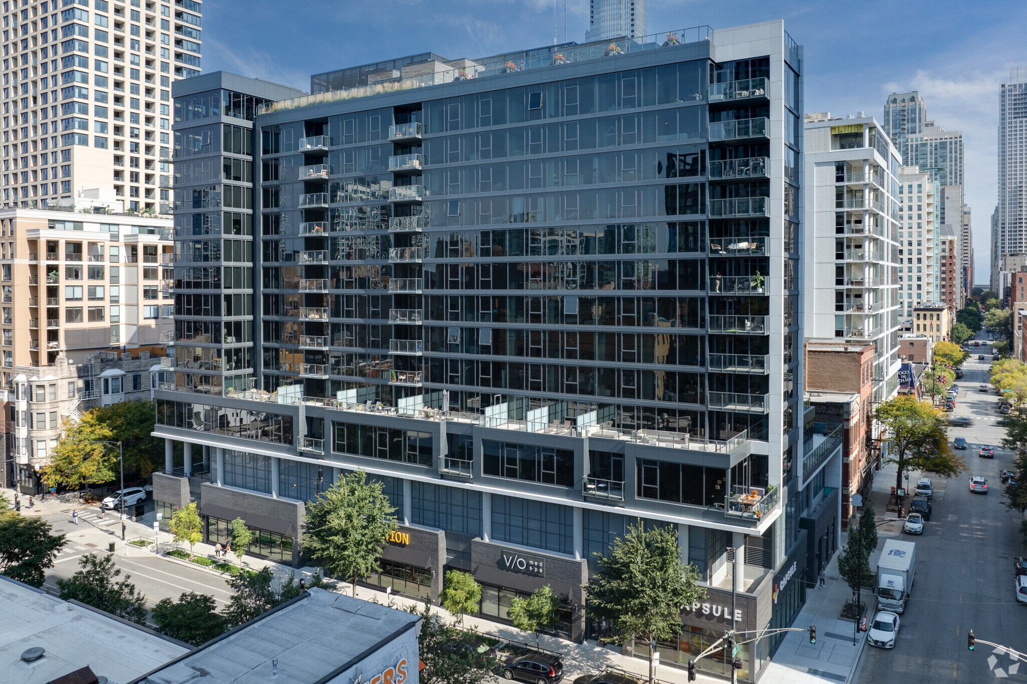 169 W Huron St, Chicago, IL à louer Photo de l’immeuble– Image 1 sur 5