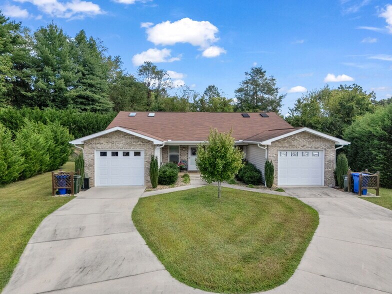 14-64 Cornerstone Way, Hendersonville, NC à vendre - Photo principale – Image 1 sur 10