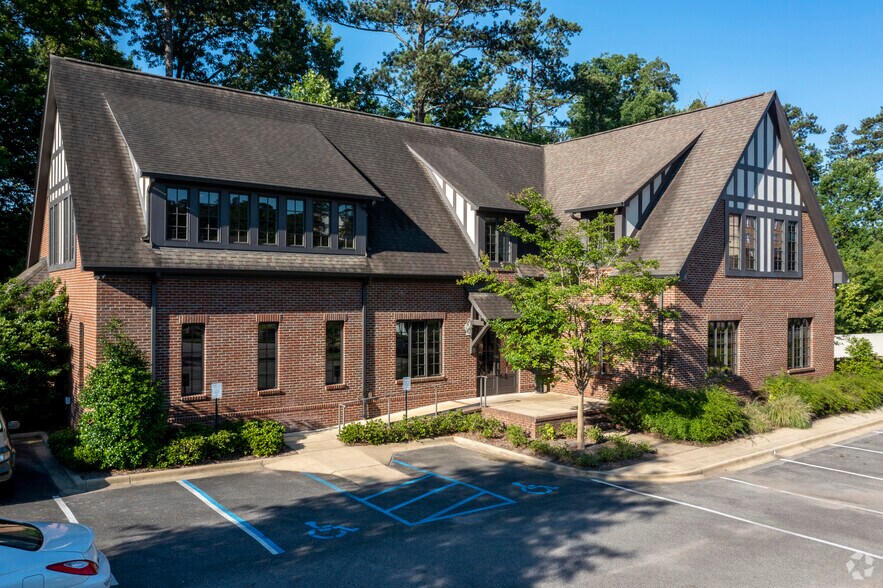 2105 Devereux Cir, Birmingham, AL à vendre - Photo de l’immeuble – Image 3 sur 16