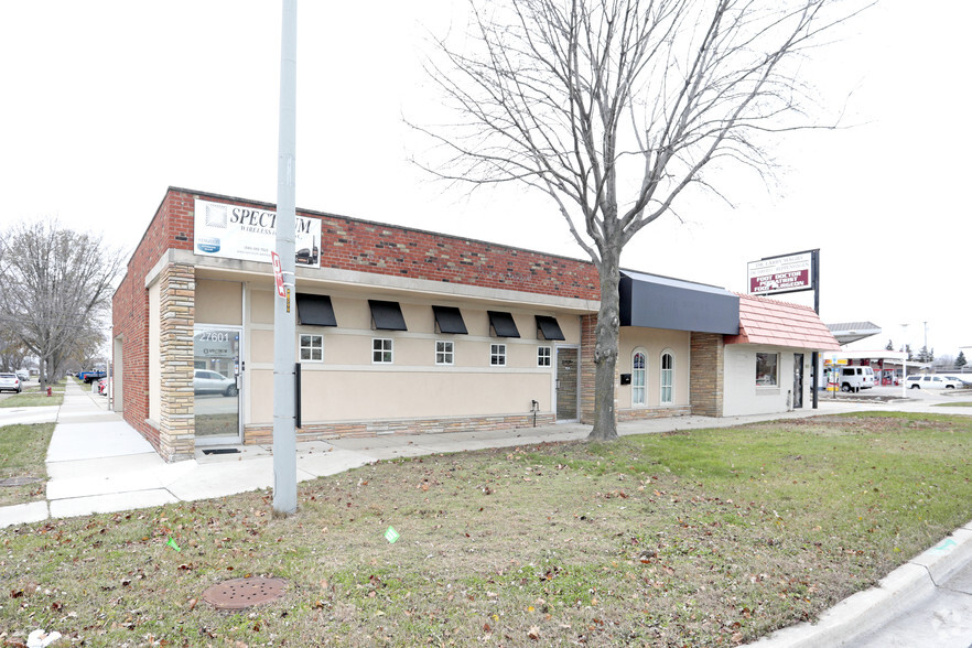 27601-27609 Little Mack Ave, Saint Clair Shores, MI à louer - Photo de l’immeuble – Image 1 sur 6