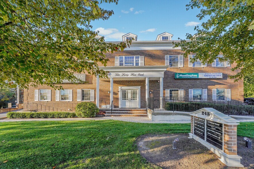 245 E Main St, Ramsey, NJ à louer - Photo de l’immeuble – Image 1 sur 17