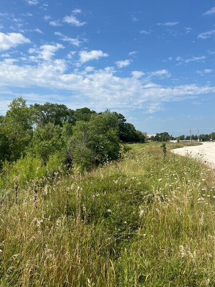 2600 W Corporate Preserve Dr, Oak Creek, WI à vendre - Photo de l’immeuble – Image 2 sur 6