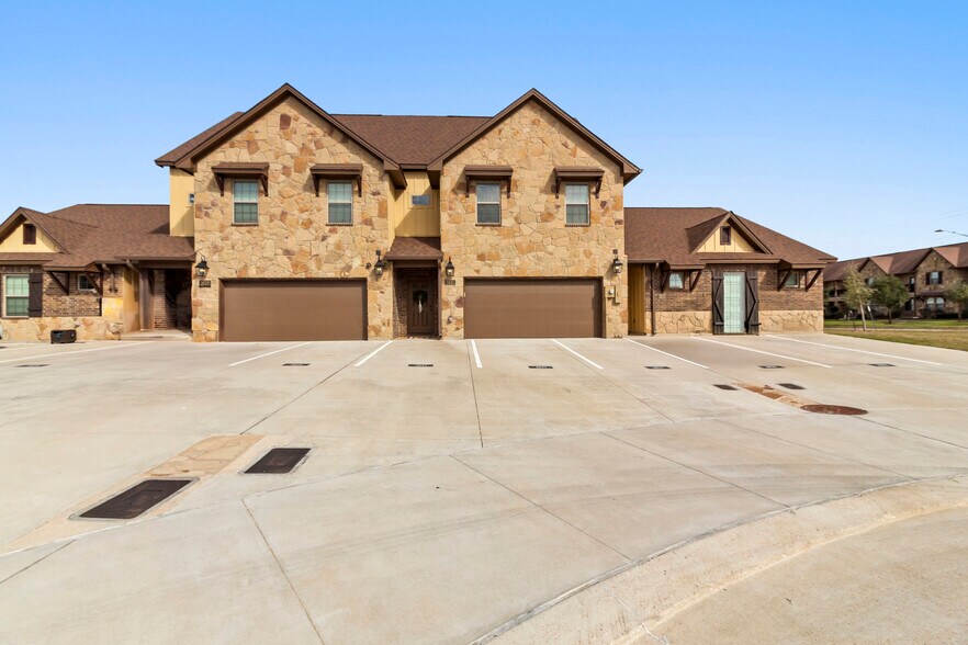 4042 Gunner Trl, College Station, TX à vendre - Photo de l’immeuble – Image 2 sur 37