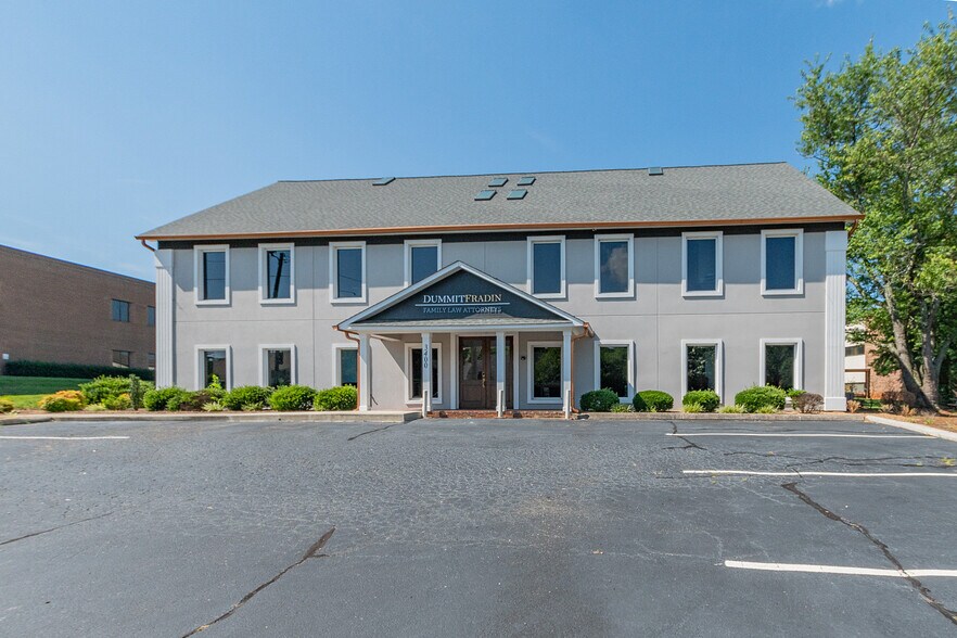 3400 Healy Dr, Winston-Salem, NC à vendre - Photo de l’immeuble – Image 3 sur 15