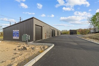 2360 Plainfield Pike, Cranston, RI à louer Photo intérieure– Image 2 sur 2