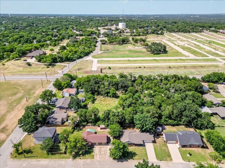 410 N Mill St, Weatherford, TX à vendre - Photo de l’immeuble – Image 2 sur 6