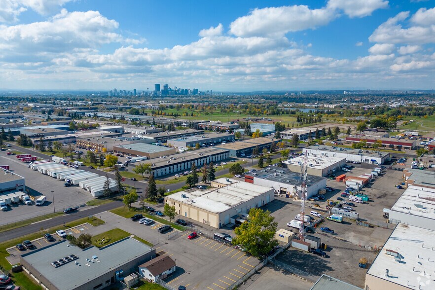 2180-2204 39th Ave NE, Calgary, AB à louer - Aérien – Image 2 sur 5