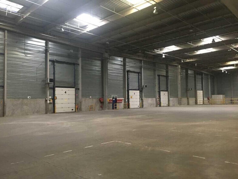 Industriel/Logistique dans Allonne à louer - Photo intérieure – Image 2 sur 4