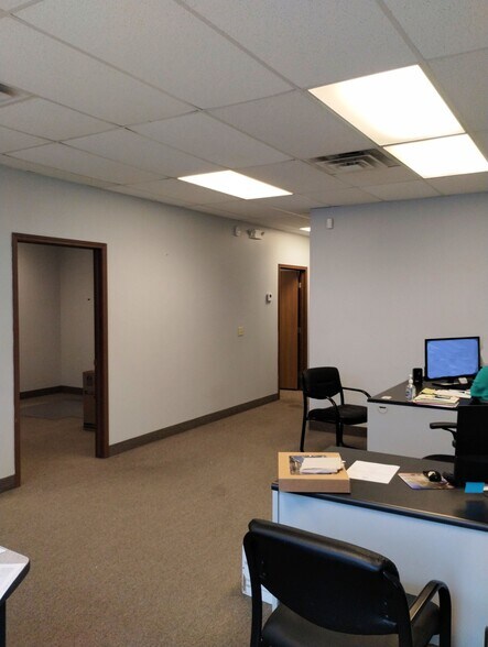 6966 Heisley Rd, Mentor, OH à louer - Photo intérieure – Image 2 sur 7
