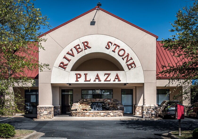 2001 Club Manor Dr, Maumelle, AR à louer - Photo de l’immeuble – Image 2 sur 6