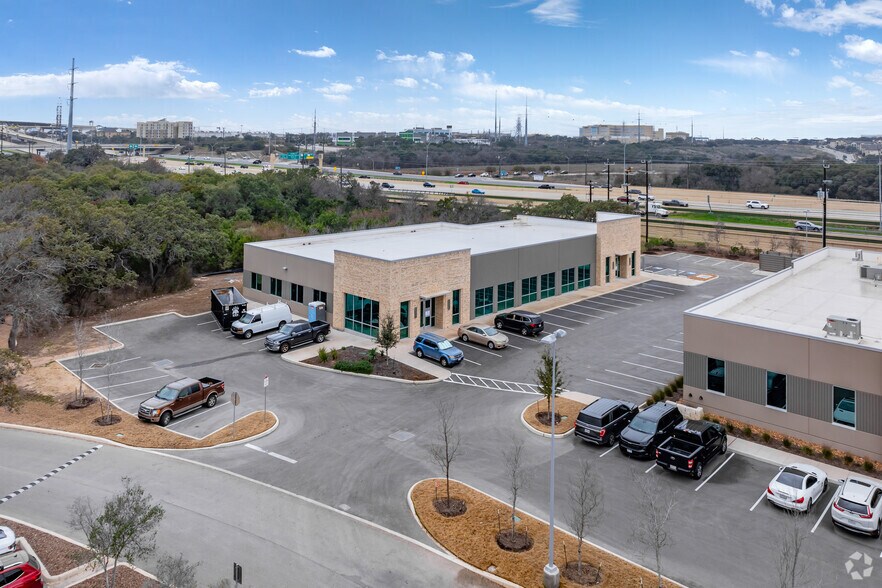 19106 N Highway 281, San Antonio, TX à louer - Photo de l’immeuble – Image 3 sur 9