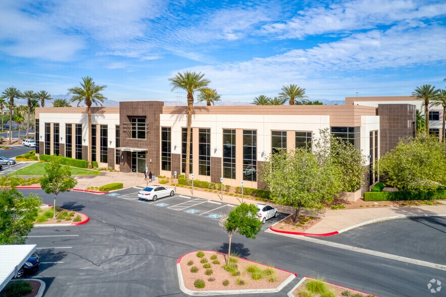 2475 Village View Dr, Henderson, NV à louer - Photo de l’immeuble – Image 1 sur 7