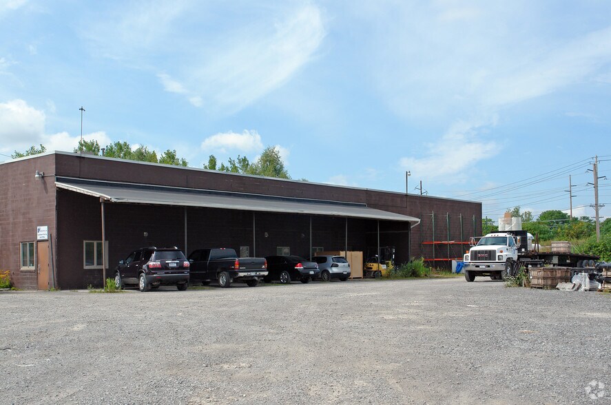 797 Beahan Rd, Rochester, NY à louer - Photo de l’immeuble – Image 2 sur 2