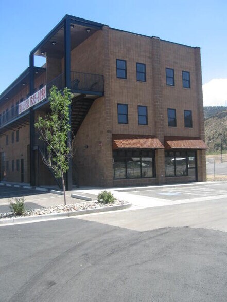 820 Megan Ave, Rifle, CO à louer - Photo de l’immeuble – Image 1 sur 4