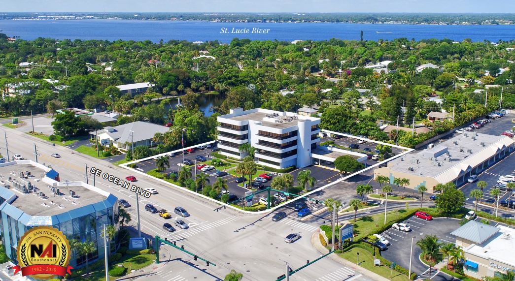 2081 SE Ocean Blvd, Stuart, FL à vendre Photo principale– Image 1 sur 43