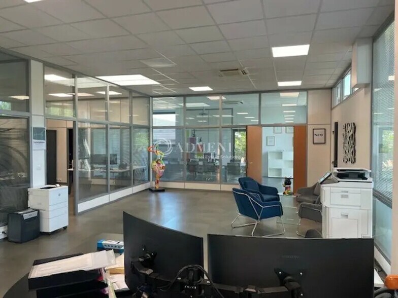 Bureau dans Bussy-Saint-Martin à louer - Photo de l’immeuble – Image 1 sur 8