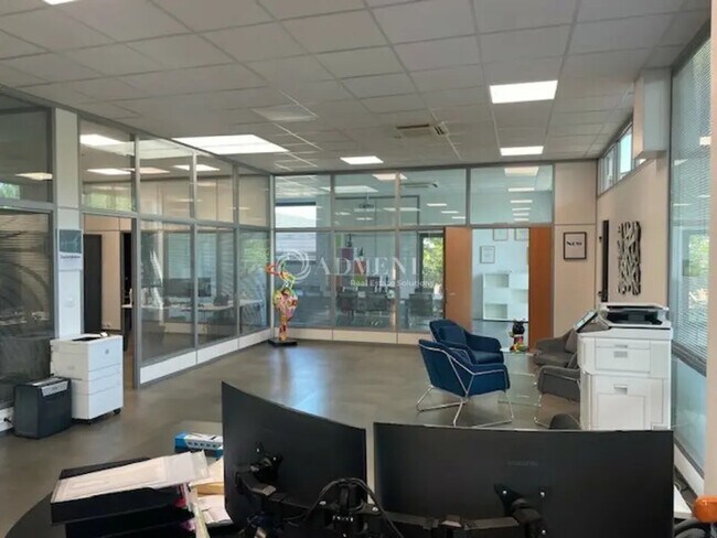 Plus de détails pour Bureau à louer