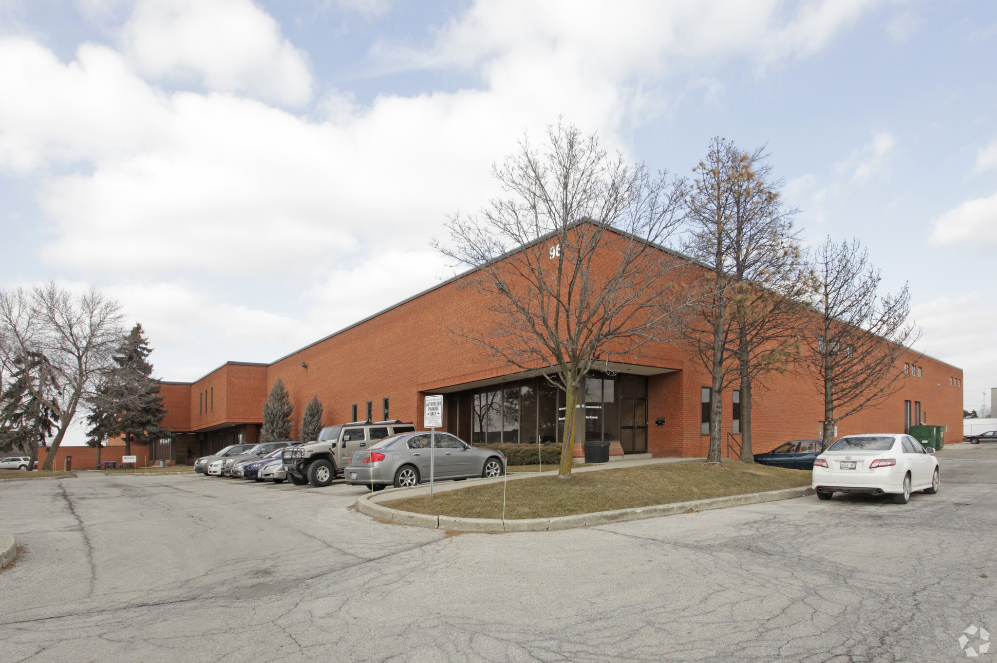 94-100 Carrier Dr, Toronto, ON à louer Photo principale– Image 1 sur 3