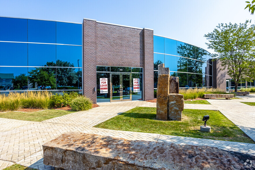 2501 SE Tones Dr, Ankeny, IA à louer - Photo de l’immeuble – Image 3 sur 7