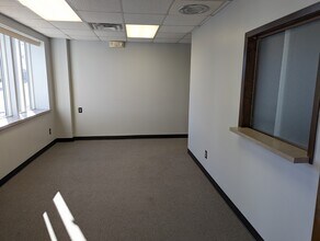 222 W Main St, Belleville, IL à vendre Photo intérieure– Image 2 sur 4